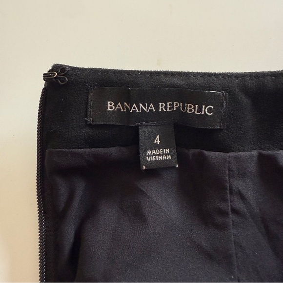 Banana Republic-Vegan Suede-Mini Skirt-Pockets-Back Zip-Size 4 - Picture 3 of 9